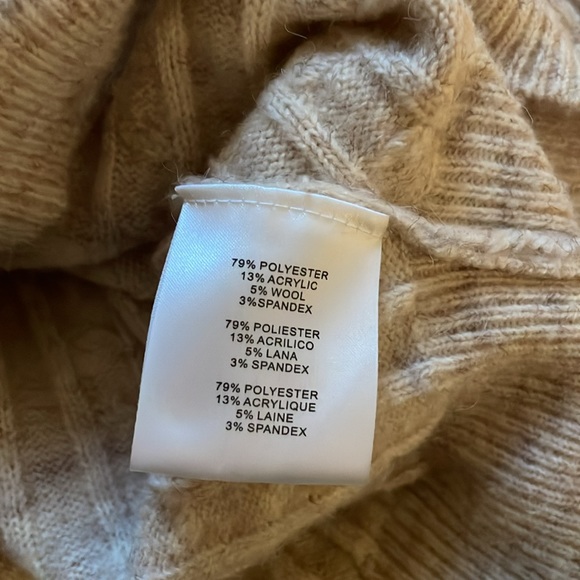 Sweater - Picture 4 of 4